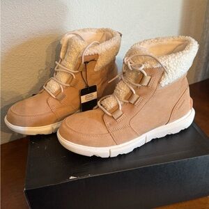Sorel Tan Women’s waterproof Boots Size 10 NWT